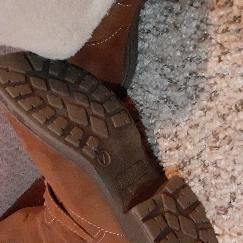 Brown boots - Picture 4 of 5